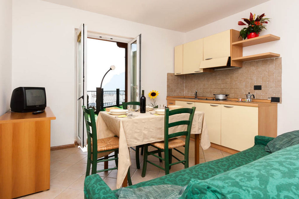 Isola Hotel 3*