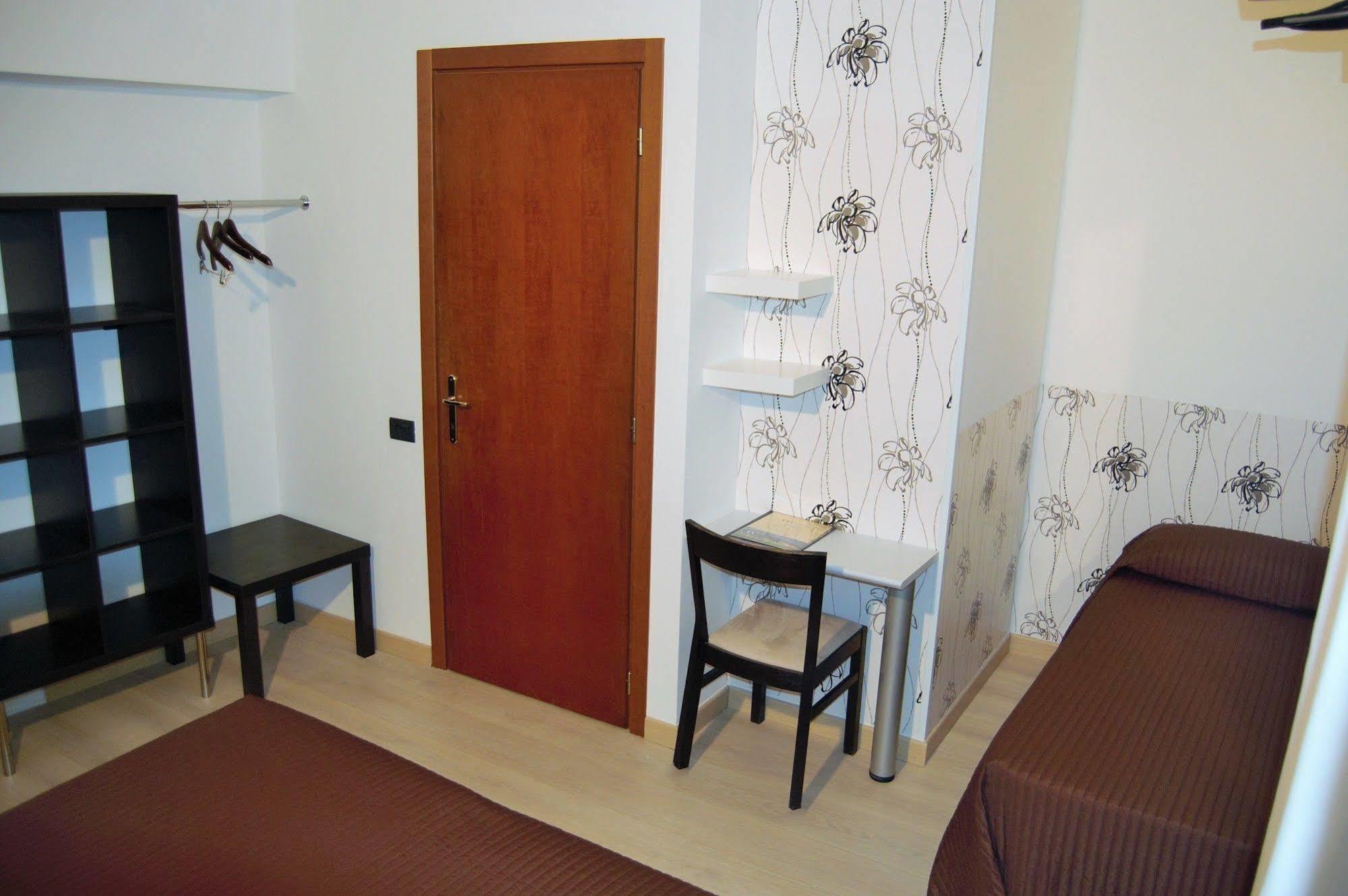 Isola Hotel 3*