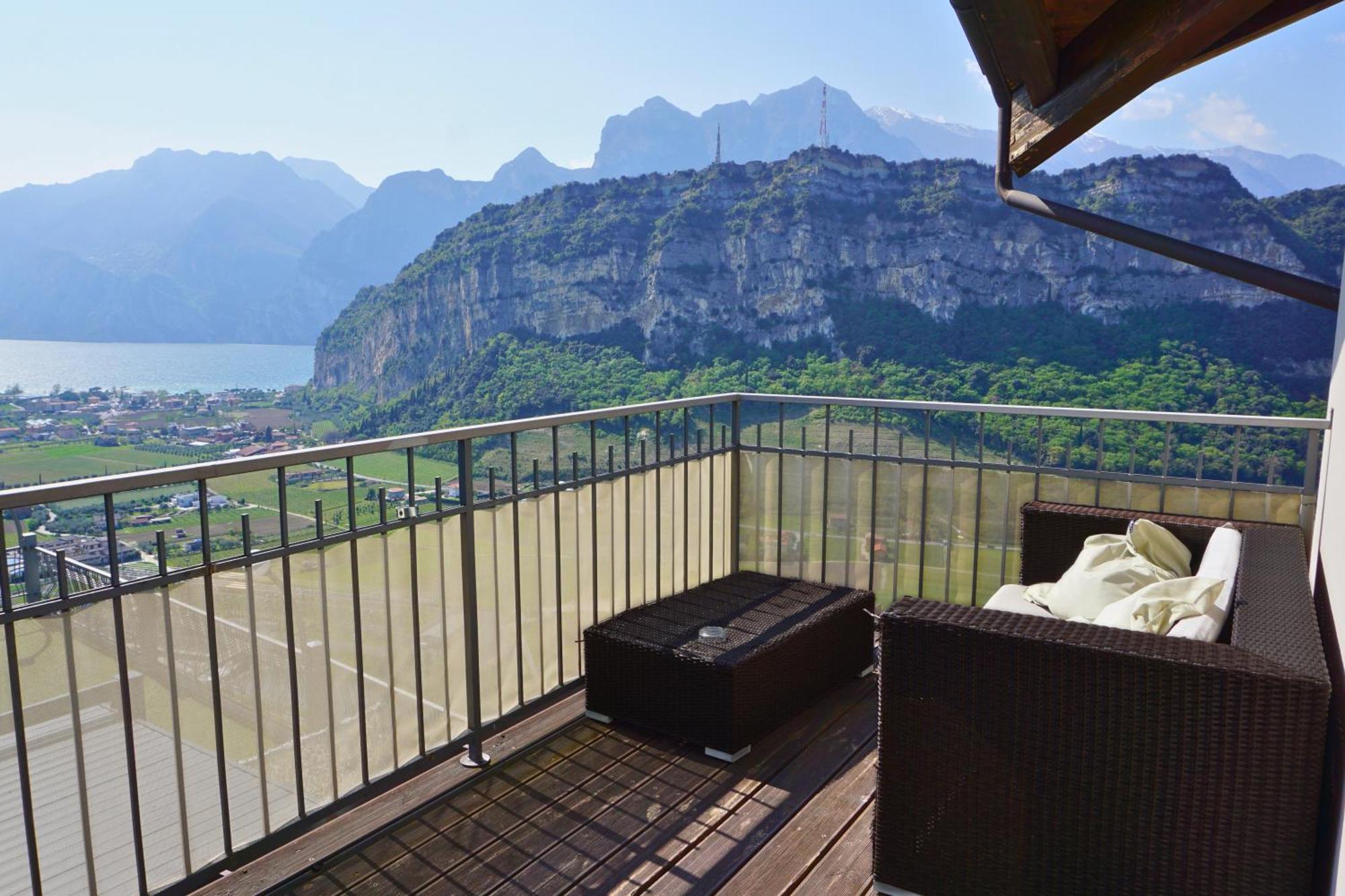 Isola Hotel 3*